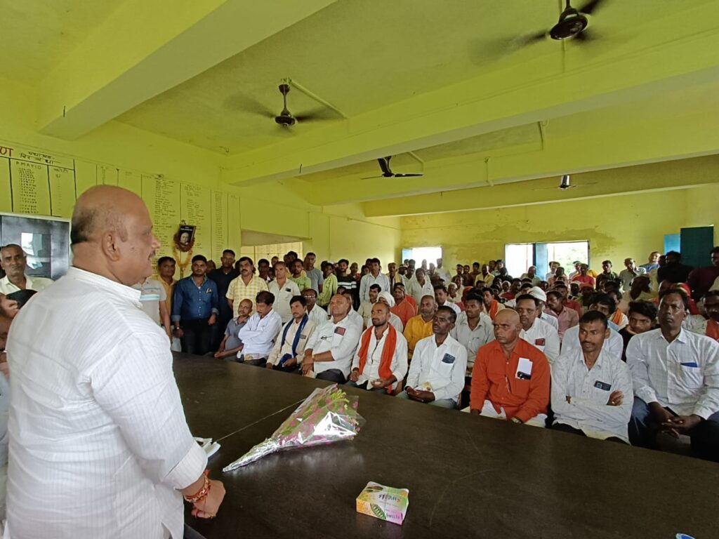 मंत्री ने गढ़वा के विभिन्न पंचायतों का किया दौरा, दुर्गा पूजा समितियों को किया सहयोग