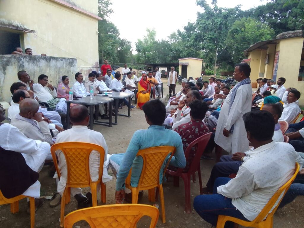 दशहरा पर्व को लेकर खरौंधी थाना परिसर में किया गया शान्ति समिति की बैठक