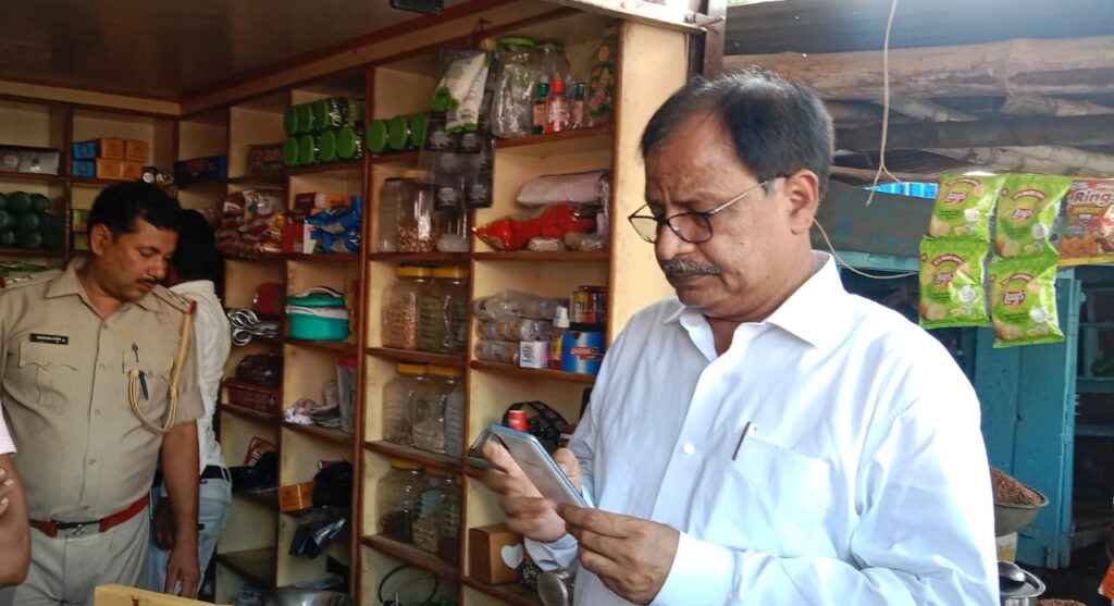 प्रतिबंधित गुटखा और तंबाकू पदार्थो की बिक्री की रोकथाम को लेकर प्रशासन के द्वार छापेमारी अभियान चलाया गया।