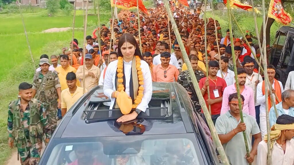 श्रीराम महायज्ञ को लेकर निकाला गया भव्य कलश यात्रा, सांसद विधायक रहे मौजूद हजारों की संख्या में लगी भीड़।