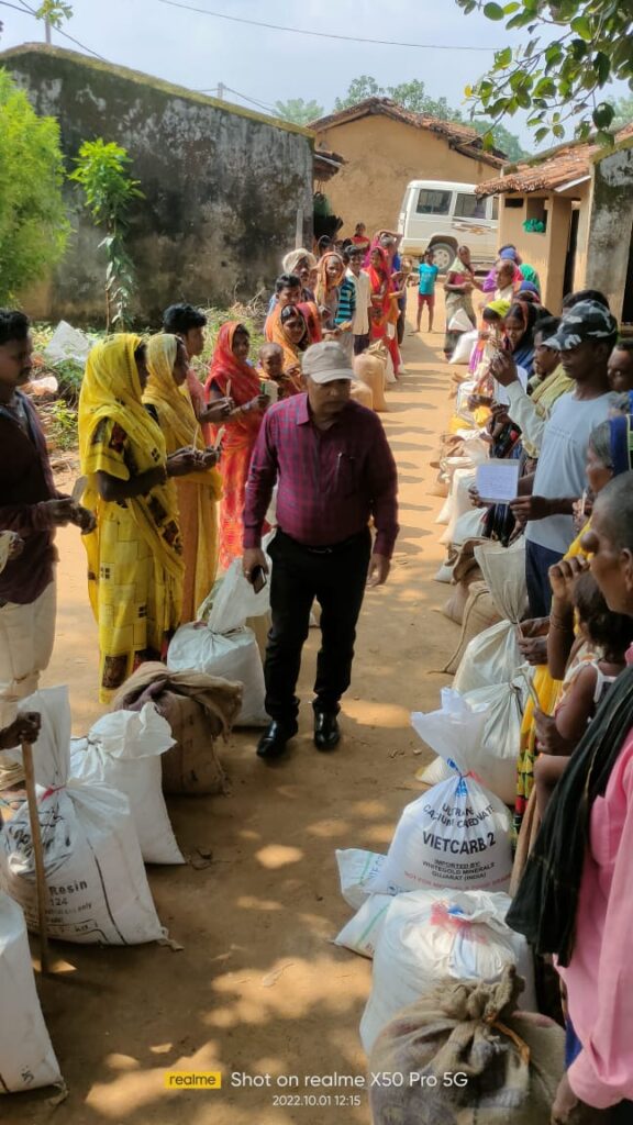 अंचलाधिकारी के द्वारा पीवीटीजी के तहत 90 परिवारों को मुफ़्त राशन उपलब्ध कराया गया।