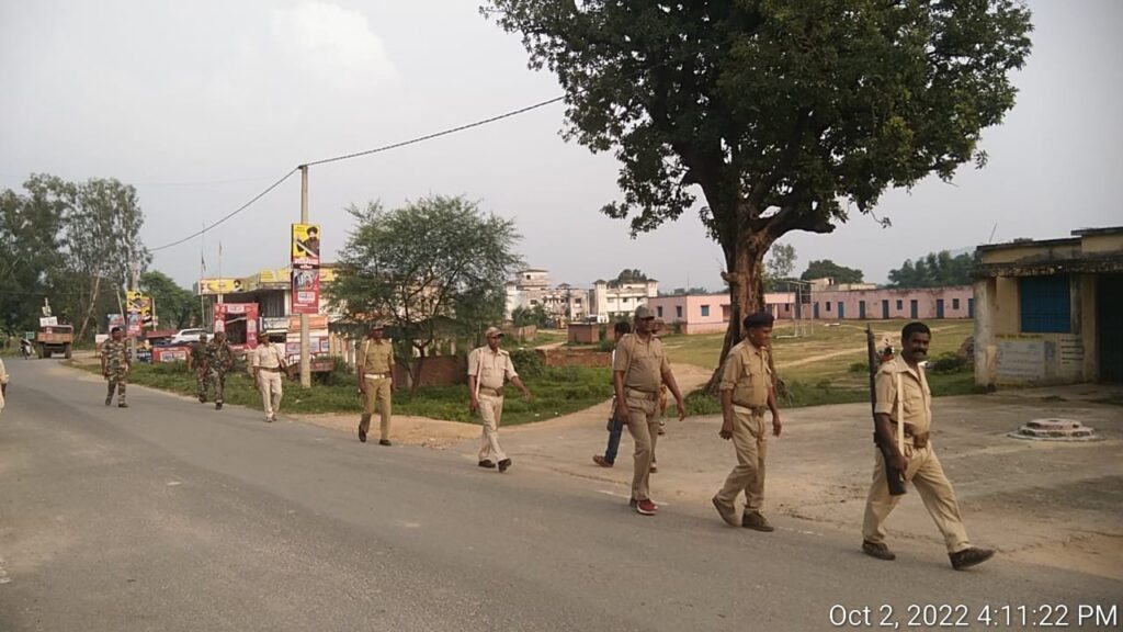 बिशुनपुरा, दुर्गा पुजा को लेकर पुलिस ने लगाई गस्ती