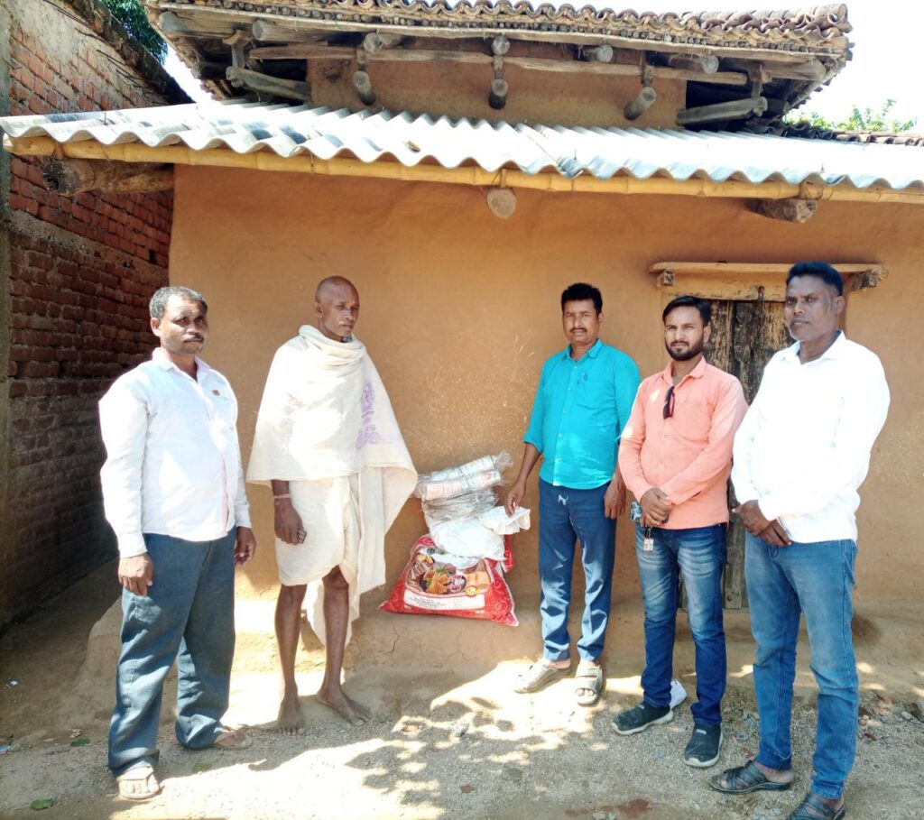 विधायक प्रतिनिधि ने ब्रह्मभोज के लिए किया आर्थिक मदद