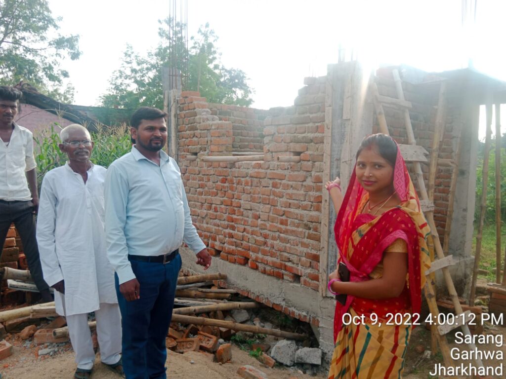 बन रहे जलमीनार में गड़बड़ घोटाला, प्रमुख की उपस्थिति में ग्रामीणों ने रोका कार्य