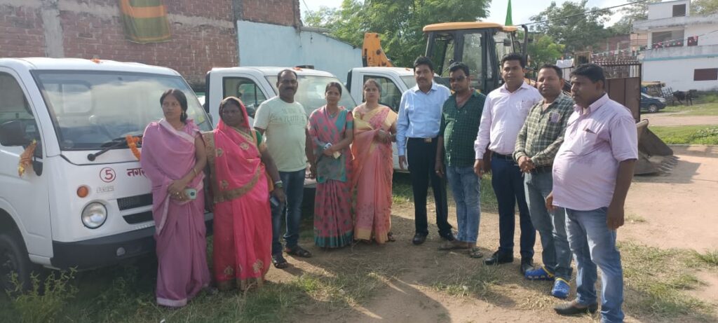 नगर परिषद गढ़वा द्वारा आज दिनाक 11.10. 2022 दिन मंगलवार को नगर परिषद गढ़वा में 20 अतिरिक्त टिपर सूखा कचरा और गीला कचरा बना हुआ बॉक्स नगर परिषद के 21वार्डो  के लिए डोर टू डोर कचरा संग्रह करने के लिए खरीदारी की गई है।