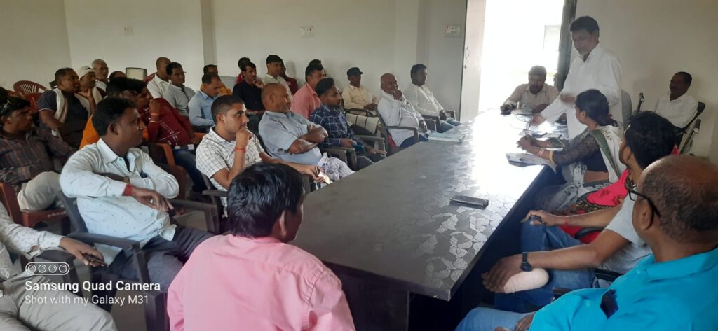 प्रखंड मुख्यालय के सभागार  में आपकी अधिकार आपकी सरकार आपके द्वार कार्यक्रम को लेकर की गई बैठक।