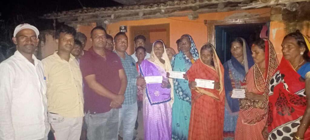 भारतीय जनता पार्टी और बहुजन समाज पार्टी के वार्ड सदस्य सहित कई लोग हुए झारखंड मुक्ति मोर्चा में शामिल।