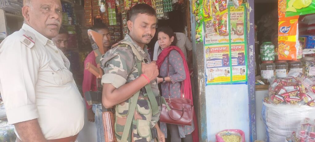 जिला खाद्य सुरक्षा पदाधिकारी  के छापामारी से दुकानदारों में दहशत का माहौल।