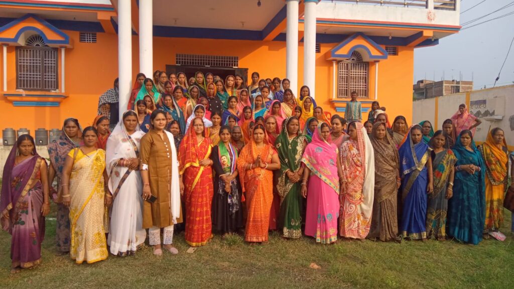 अखिल झारखण्ड महिला संघ ने गढवा जिला मुख्यालय के उमंग वाटिका में सम्मेलन हुआ सम्पन्न।