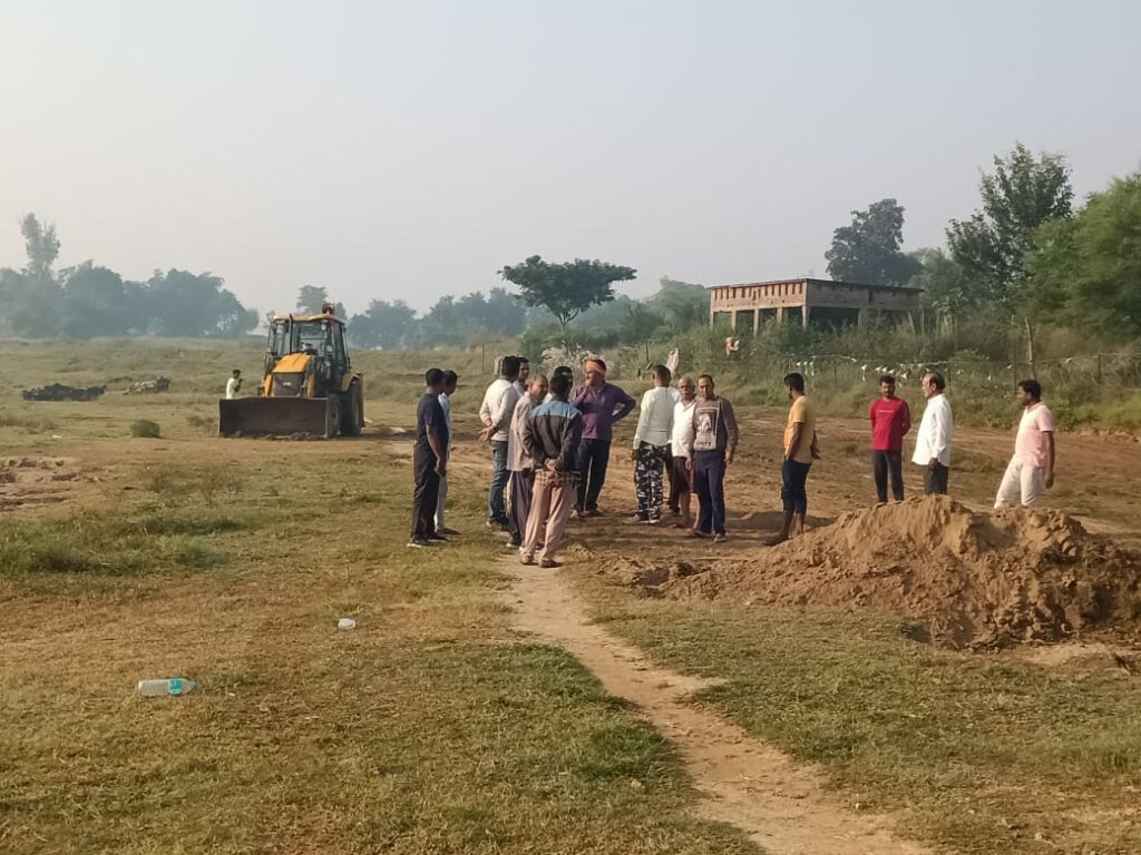 छठ घाटों पर साफ- सफाई को लेकर लोगों में दिखा काफी उत्साह।