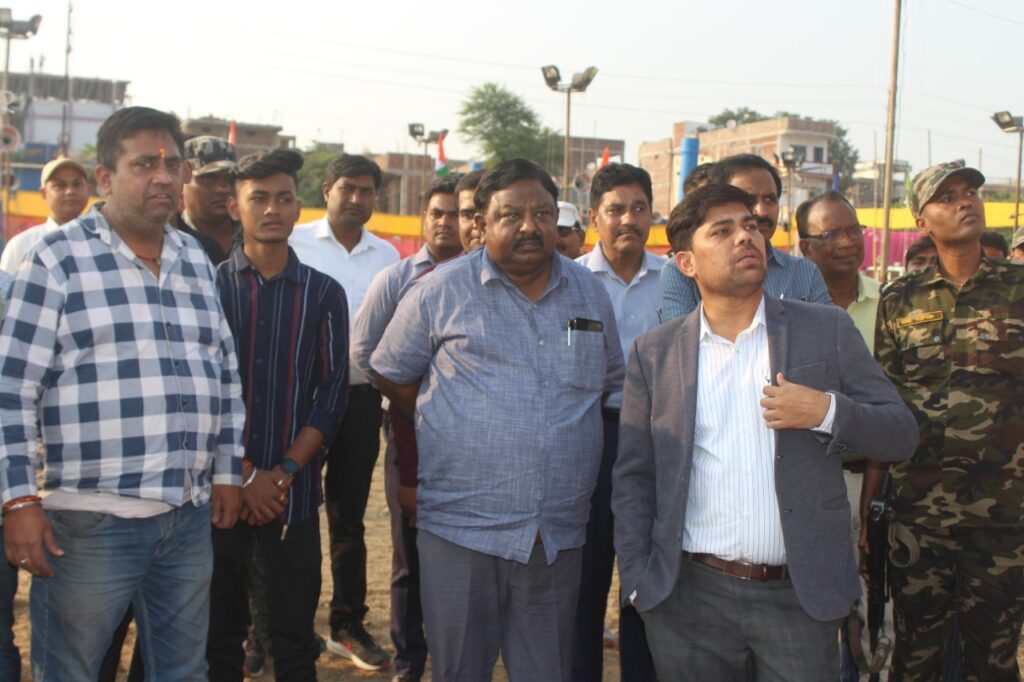 उपायुक्त रमेश घोलाप ने गढ़वा के विभिन्न छठ घाट का किया निरीक्षण।