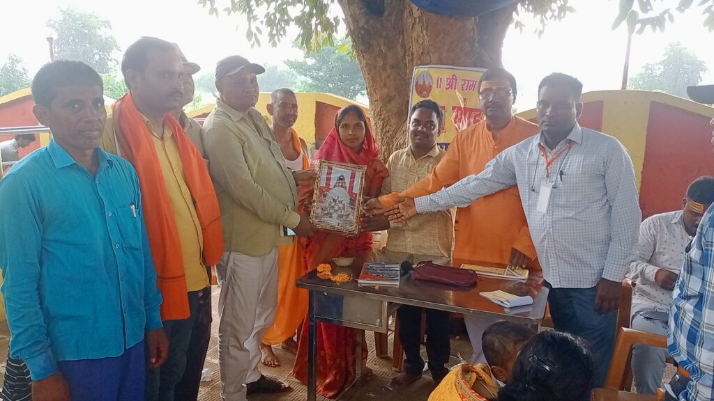 गढ़वा जिला के समाज सेविका महिला सह भवनाथपुर जिला परिषद सदस्य रंजनी कुमारी उर्फ शर्मा रंजनी ने केतार चतुर्भुजी मंदिर में की पूजा-अर्चना।