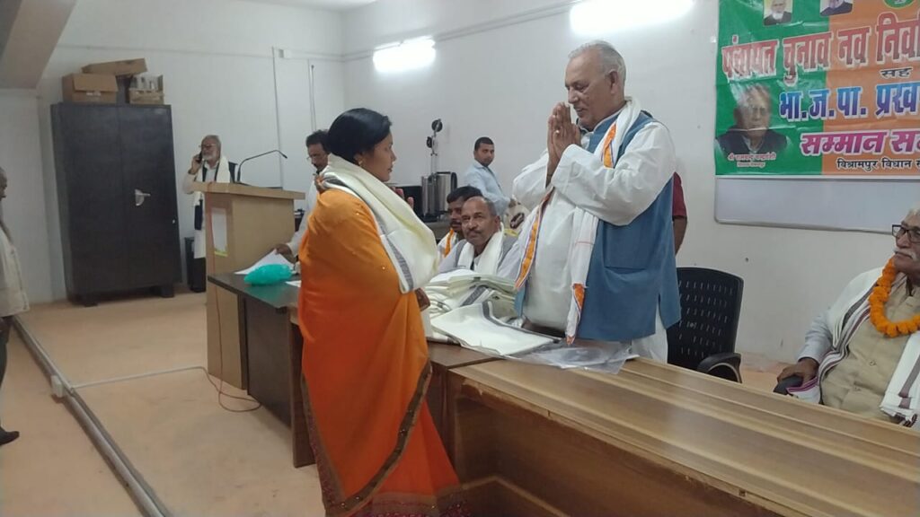 पूर्व मंत्री सह भाजपा विधायक रामचंद्र चंद्रवंशी ने भाजपा प्रखंड कमेटियों को किया सम्मानित।