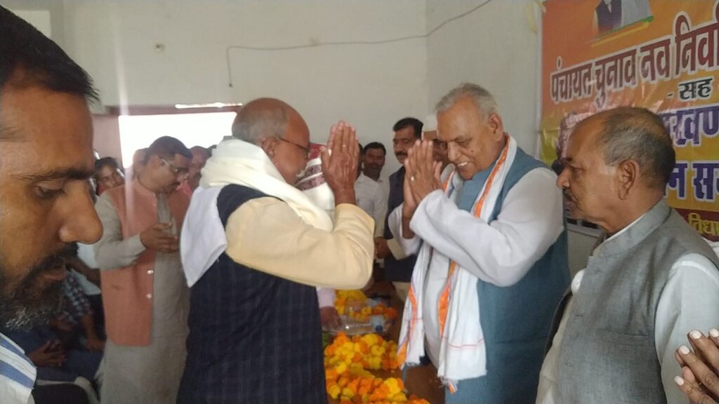 विधायक रामचंद्र चंद्रवंशी ने नवनिर्वाचित जनप्रतिनिधियों को उंटारी प्रखंड के सभागार में किया सम्मानित