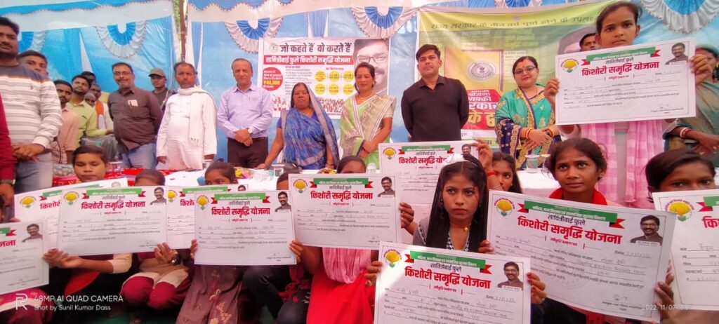 उपायुक्त रमेश घोलाप ने आपकी योजना आपके सरकार आपके द्वार कार्यक्रम में पहुंच कर सुनी लोगों की समस्या।