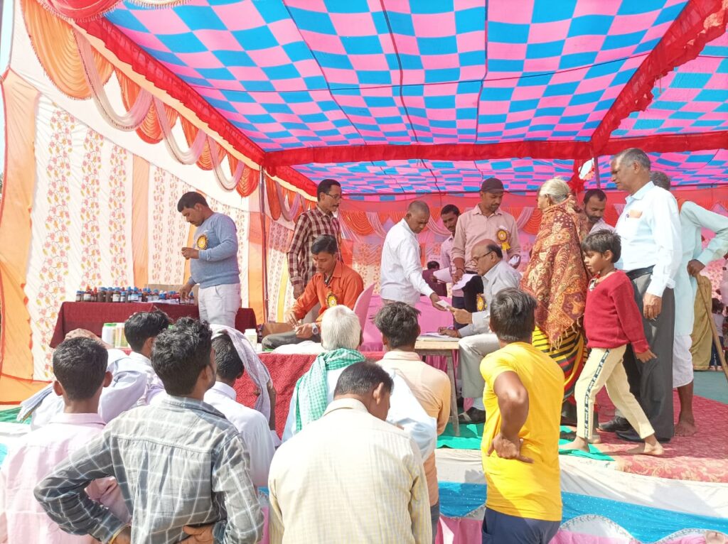 सर्वेश्वरी समुह के द्वारा नि:शुल्क स्वास्थ्य चिकित्सा शिविर का आयोजन