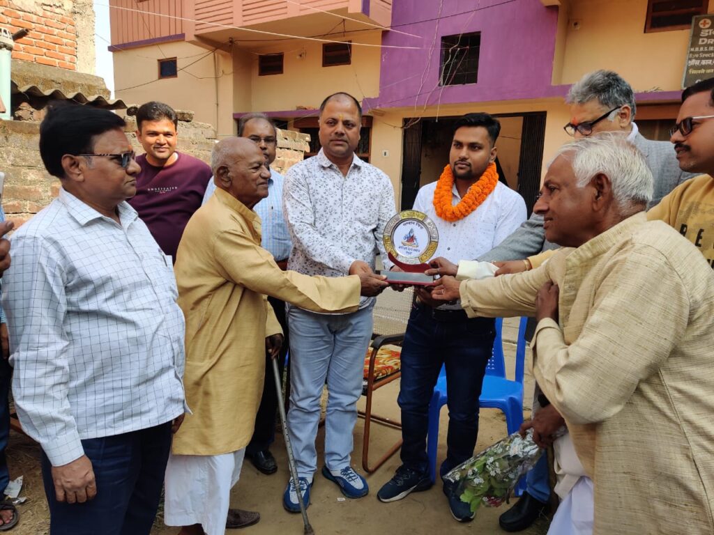 कसौधन वैश्य समाज गढ़वा के द्वारा सम्मान समारोह कार्यक्रम का किया गया आयोजन।