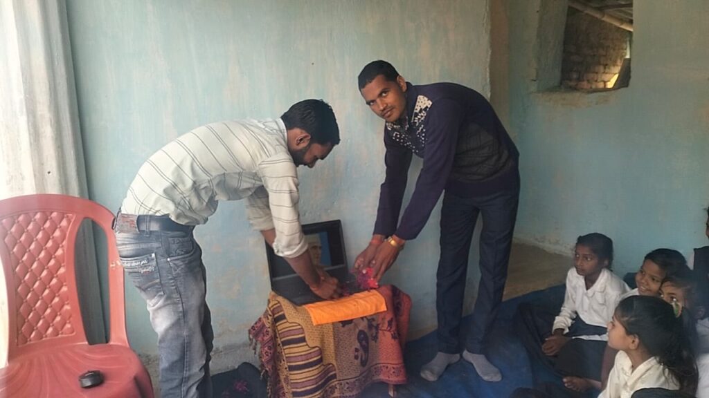 चाचा नेहरू के बताए गए पद चिन्हों पर चलने की जरूरत है– प्रधानाध्यापक शिव कुमार चौधरी