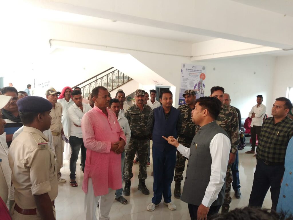 गढ़वा डीसी ने किया सगमा प्रखण्ड सह अंचल कार्यालय का किया औचक निरीक्षण।