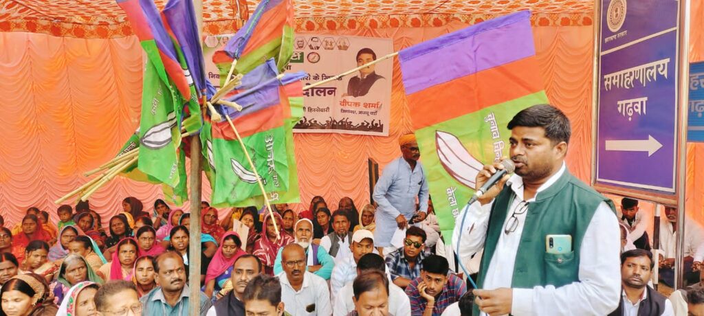 झारखण्ड सरकार द्वारा पिछड़ा वर्ग के आरक्षण के बिना निकाय चुनाव कराने की घोषणा को लेकर किया धरना प्रदर्शन।