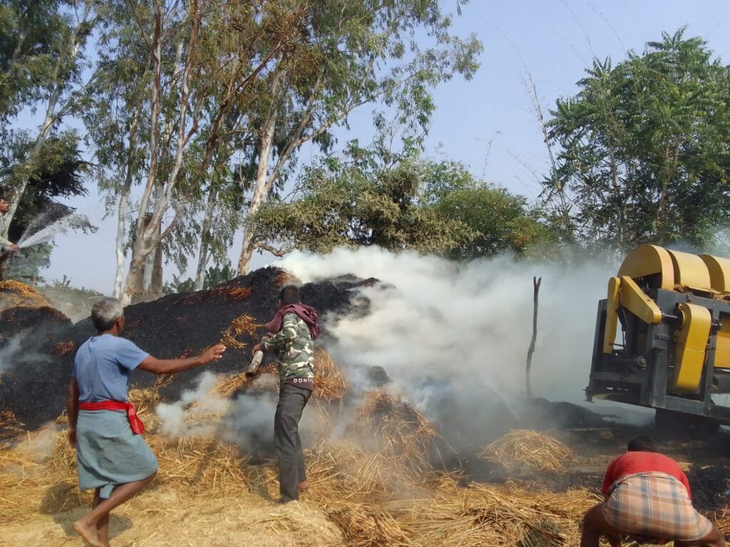 थ्रेसर में लगा आग थ्रेसर सहित 30000 हजार का संपत्ति जलकर खाक