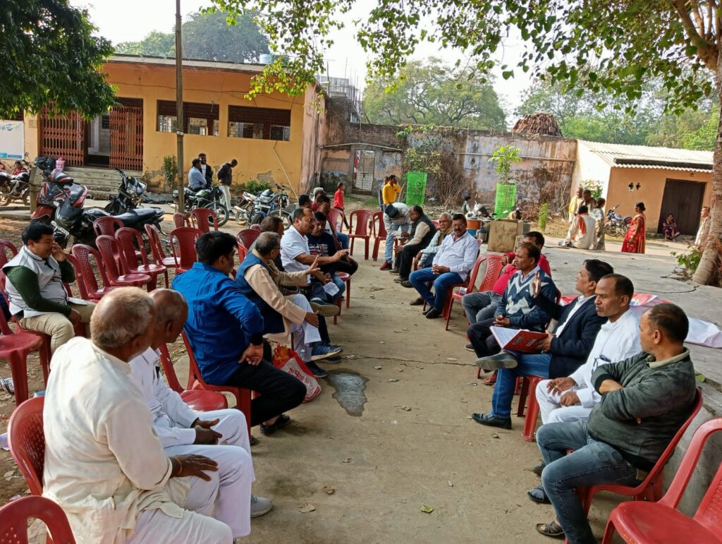 श्री कृष्ण गौशाला समिति के लोगों ने श्री राम लला मंदिर परिसर में आमसभा का किया आयोजित।
