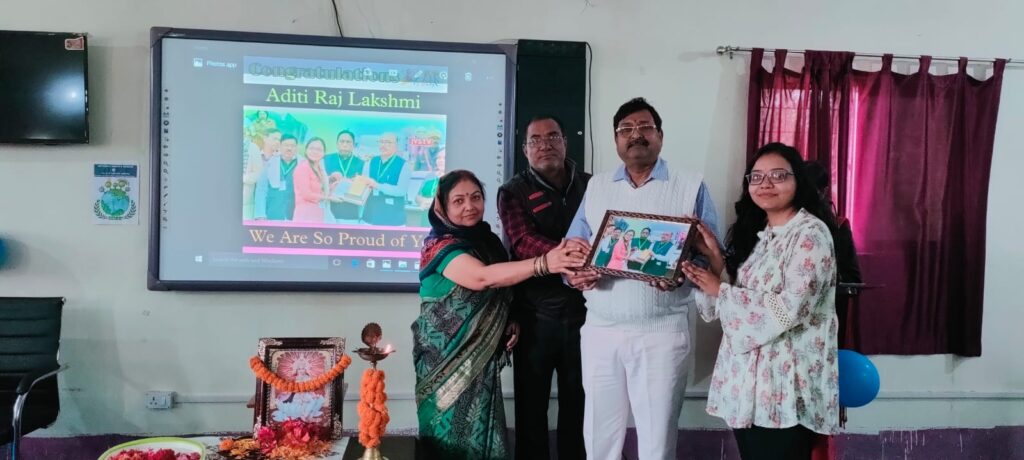 नामधारी महाविद्यालय के राष्ट्रीय सेवा योजना इकाई के द्वारा विश्व स्वयंसेवक दिवस सह सम्मान समारोह में अदिति राज लक्ष्मी को किया गया सम्मानित।