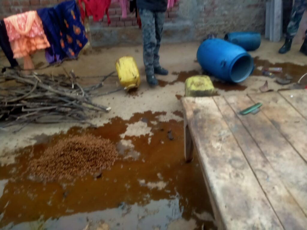 गढ़वा दृष्टि न्यूज़ का असर, अवैध शराब भट्टी को खरौंधी पुलिस ने किया ध्वस्त।