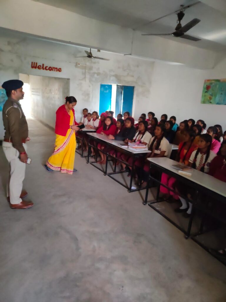 थाना प्रभारी ने छात्राओं के बीच महिला व बच्चों के उपर हो रहे हिंसा के विरुद्ध चलाया जागरूकता अभियान!