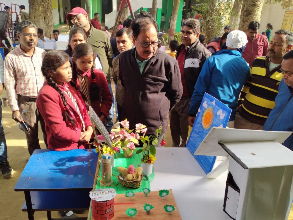 प्रखंड संसाधन केंद्र रमना द्वारा मध्य विद्यालय सिलीदाग एक के प्रांगण में प्रखंड स्तरीय विज्ञान प्रदर्शनी का किया गया आयोजन!