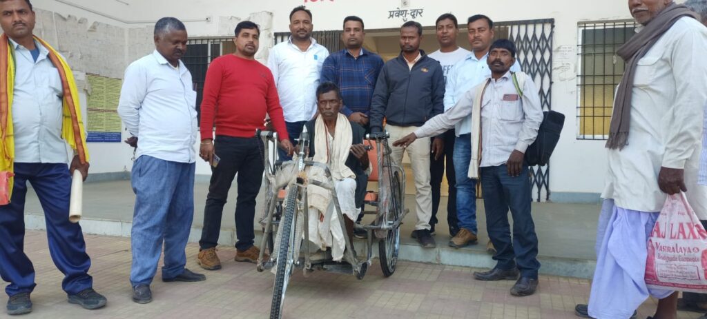 श्री मिथिलेश कुमार ठाकुर जी के निर्देश पर ब्लॉक परिसर में ट्राई साइकिल और व्हीलचेयर दिया गया