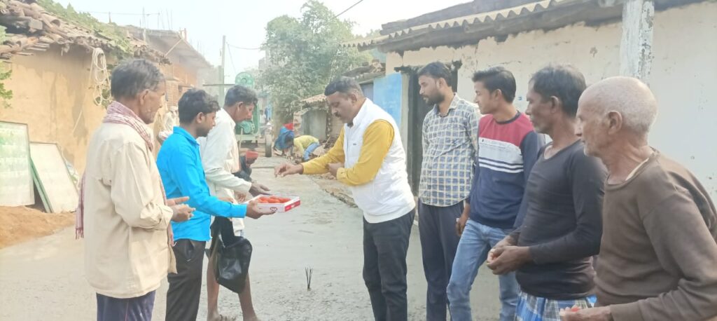 मुखिया ललित नारायण सिंह ने 15वें वित्त की राशि से बनने वाली पीसीसी पथ निर्माण का किया शिलान्यास।