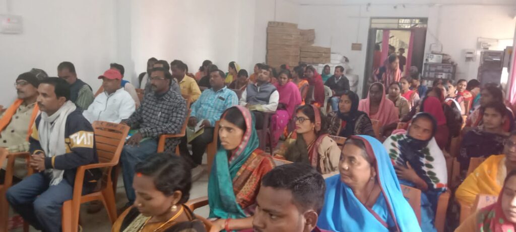 रमना प्रखंड कार्यालय के सभागार में सबकी योजना,सबका विकास अभियान के तहत तीन दिवसीय प्रशिक्षण शिविर का हुआ उद्घाटन।