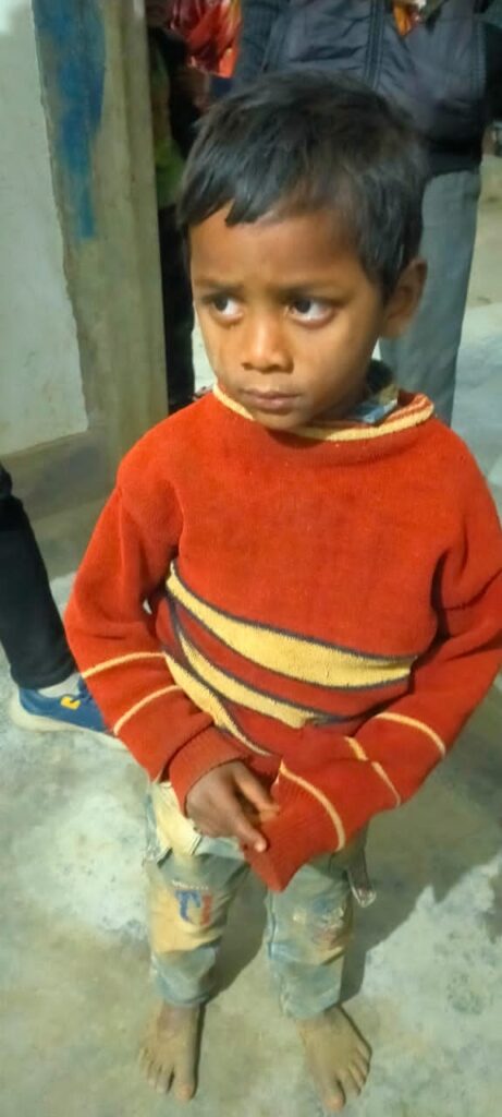 लामी सरहिया में भूल कर पहुँचा 6 वर्षीय बच्चा,पूछताछ के बाद भी नही बताया गांव एवं माता पिता का नाम,वीडियो बनाकर सोशल मीडिया पर किया गया पोस्ट थाना प्रभारी को दी गई सूचना