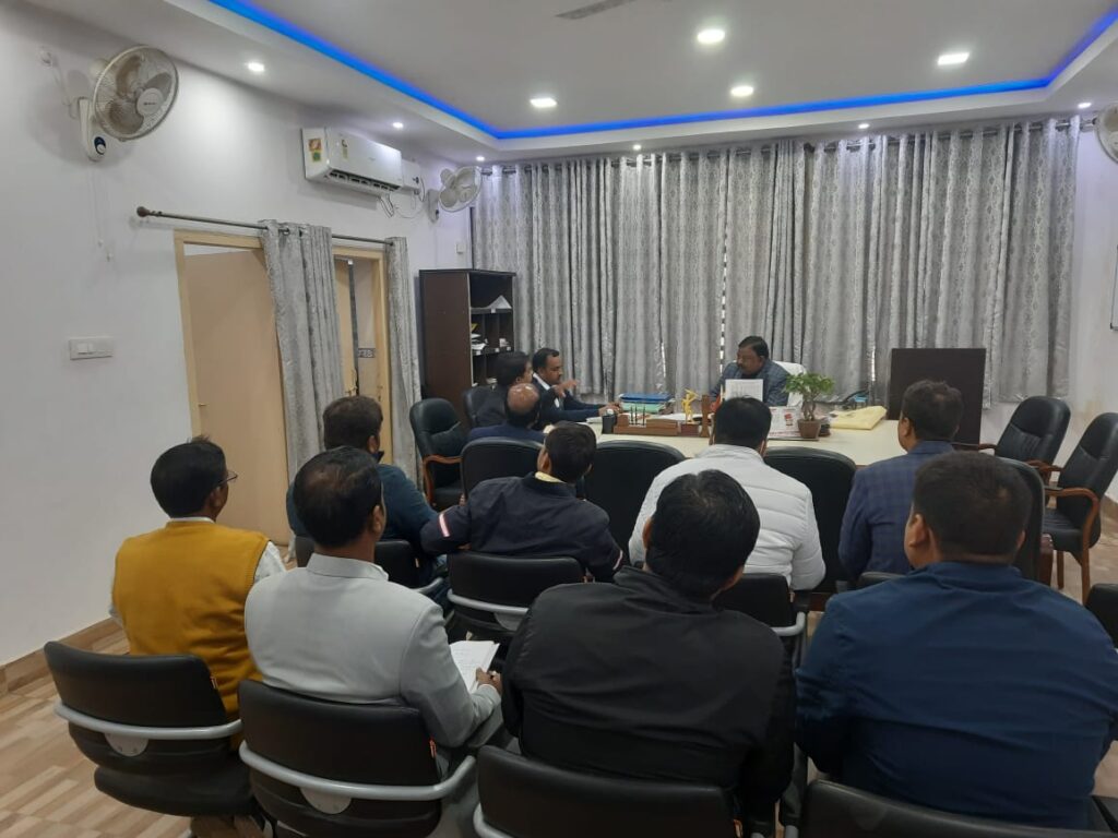उप विकास आयुक्त के कार्यालय प्रकोष्ठ में उनकी अध्यक्षता में आधार निगरानी समिति की बैठक का आयोजन किया गया।