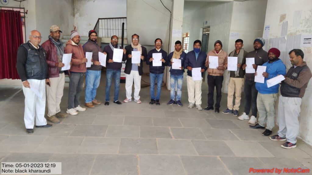 विशेष पुनरीक्षण कार्यक्रम के बाद प्रखंड कार्यालय सहित सभी 48 मतदान केंद्रों पर अंतिम रूप से प्रकाशित मतदाता सूची का किया गया प्रकाशन