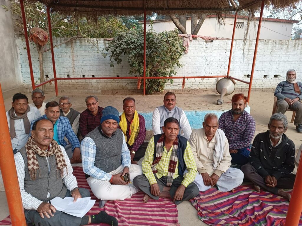 मकर संक्रांति के अवसर पर लगने वाले मेले को लेकर ग्रामीणों ने श्री सीताराम मानस मंदिर के प्रांगण की बैठक।