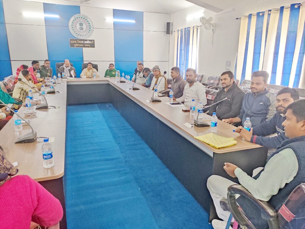 15 वित्त और विकास कार्यो के संचालित हेतु समिति गठन पर हुई चर्चा!