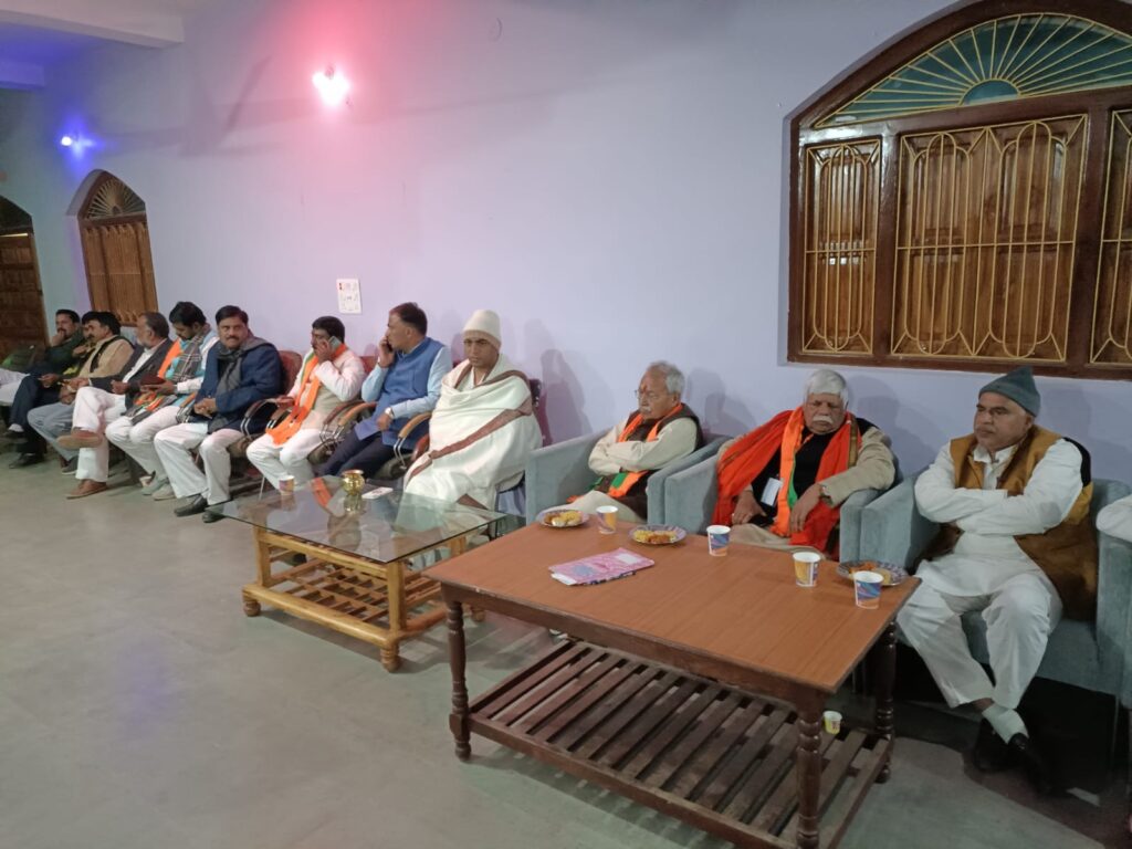 पूर्व मंत्री के निधन पर भाजपा प्रदेश प्रभारी उपायुक्त सहीत कई लोगो ने विधायक के आवास पहुंच कर किया शोक व्यक्त!