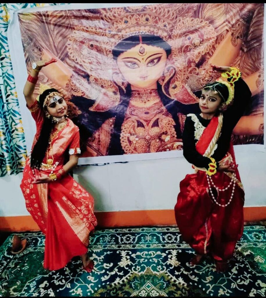 डांस प्रतियोगिता में आव्या और अनिष्का ने किया प्रथम स्थान प्राप्त।