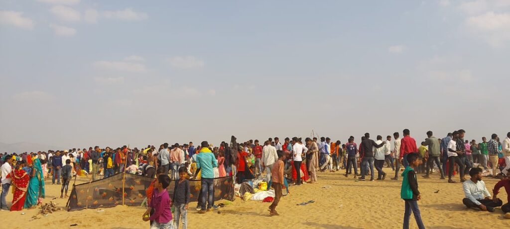 मकर संक्रांति के अवसर पर सोन नदी खोखा में मेला का हुआ आयोजन ,हजारो लोगों का उमड़ा भीड़।