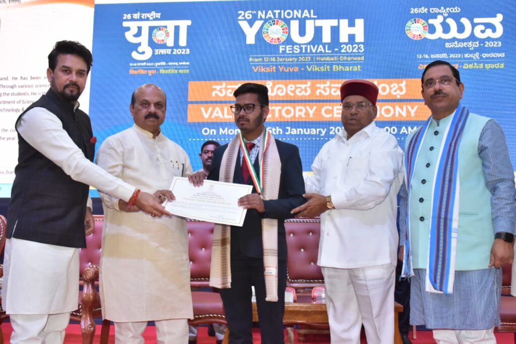 गढ़वा के लाल आलोक हुए सर्वोच्च राष्ट्रीय युवा पुरुष्कार से सम्मानित