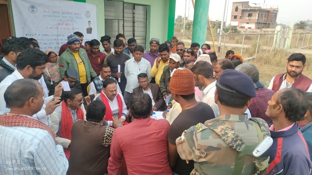 ऊर्जा मेला में बिजली बचाने की अपील, अपनी-अपनी समस्याओं को लेकर पहुंचे उपभोक्ता।