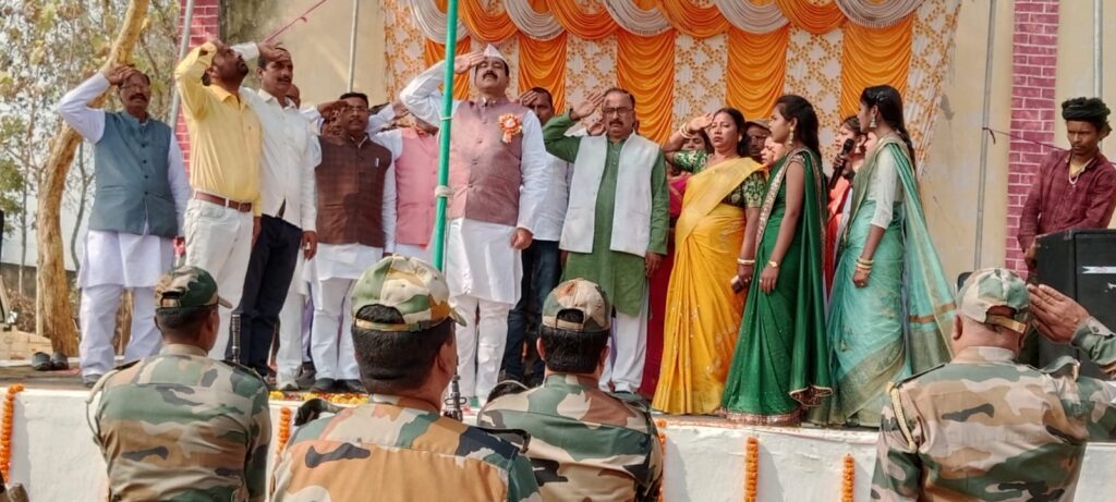 मझिआंव एवं बरडीहा प्रखंड में बड़े ही शान शौकत से लहराया तिरंगा।