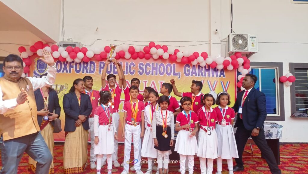 आक्सफोर्ड पब्लिक स्कूल ,नारायणपुर, गढ़वा में वार्षिक खेलकूद पुरस्कार वितरण का आयोजन किया गया ।
