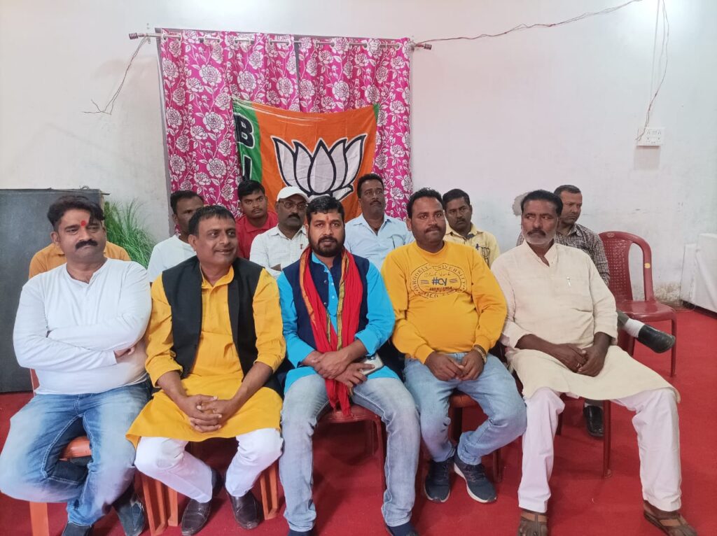 श्री बंशीधर नगर भाजपा कार्यकर्ताओं ने प्रदेश संगठन के निर्देशानुसार किसान चौपाल के माध्यम से किसानों के बीच कई महत्वपूर्ण योजनाओं की जानकारी पहुंचाएगी।