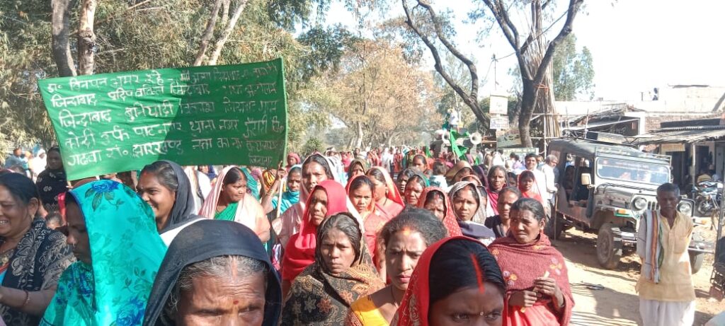 भारतीय आदिम जनजाति विकास परिषद एवं भारतीय भुइया विकास परिषद पलामू प्रमंडल के तत्वावधान में प्रखण्ड कार्यालय के समक्ष गुरुवार को एक दिवसीय धरना दिया गया।