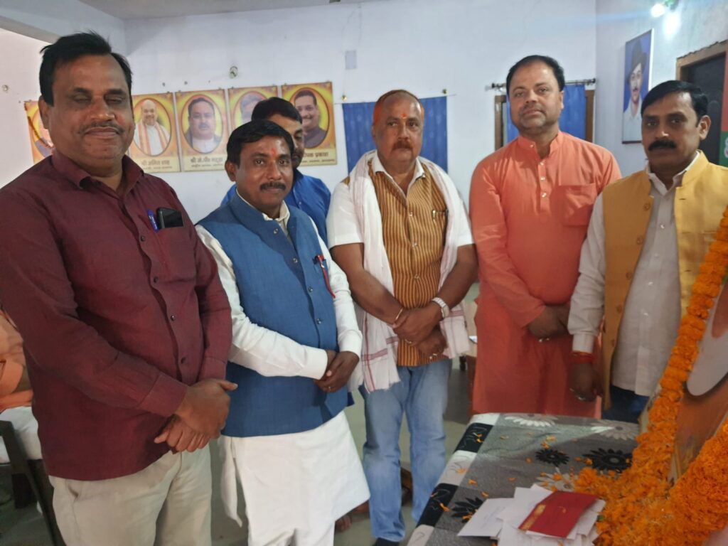 भाजपा जिला कार्यालय गढ़वा में पंडित दीनदयाल उपाध्याय के पुण्यतिथि को समर्पण दिवस के रूप में मनाया गया।