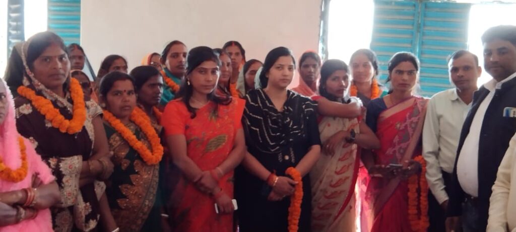 महिला मोर्चा संगठन मजबूत बनाने हेतू किया गया बैठक।