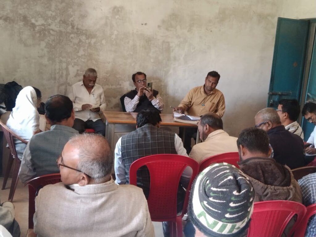 बीईईओ ने सभी शिक्षकों को शत-प्रतिशत बायोमैट्रिक अटेंडेंस बनाने का दिया निर्देश।